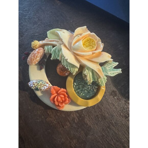 Vintage 1930s/1940s Celluloid Floral Brooch With Deep Carving Red, Yellow Gold G - Picture 2 of 9